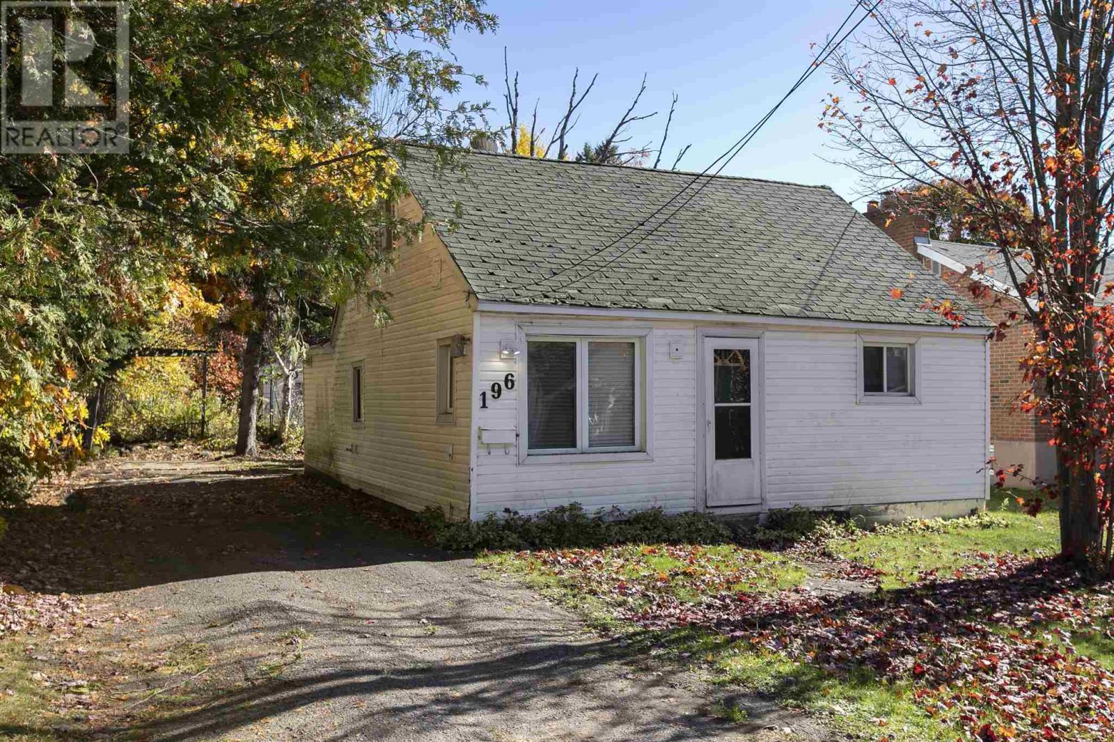 196 Elmwood Ave Property Photo 2