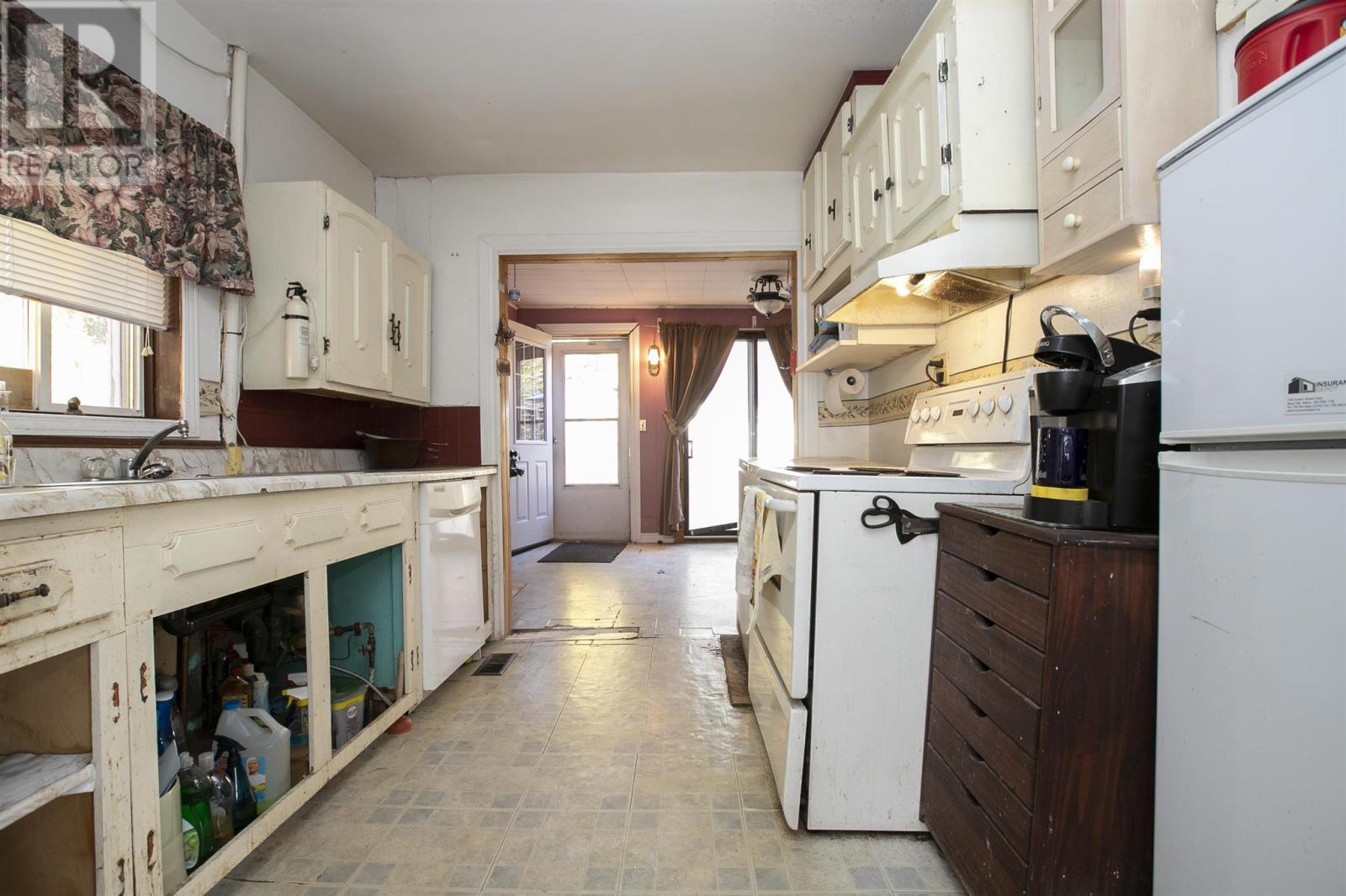 196 Elmwood Ave Property Photo 11