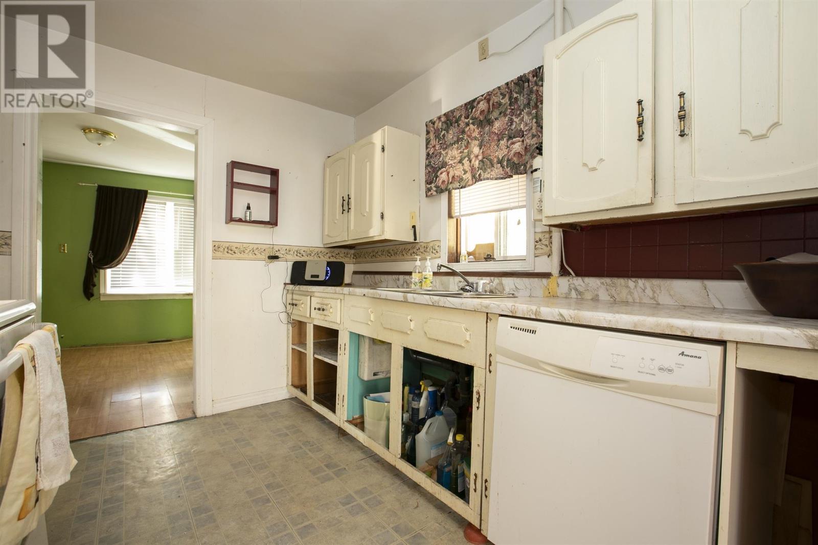 196 Elmwood Ave Property Photo 13