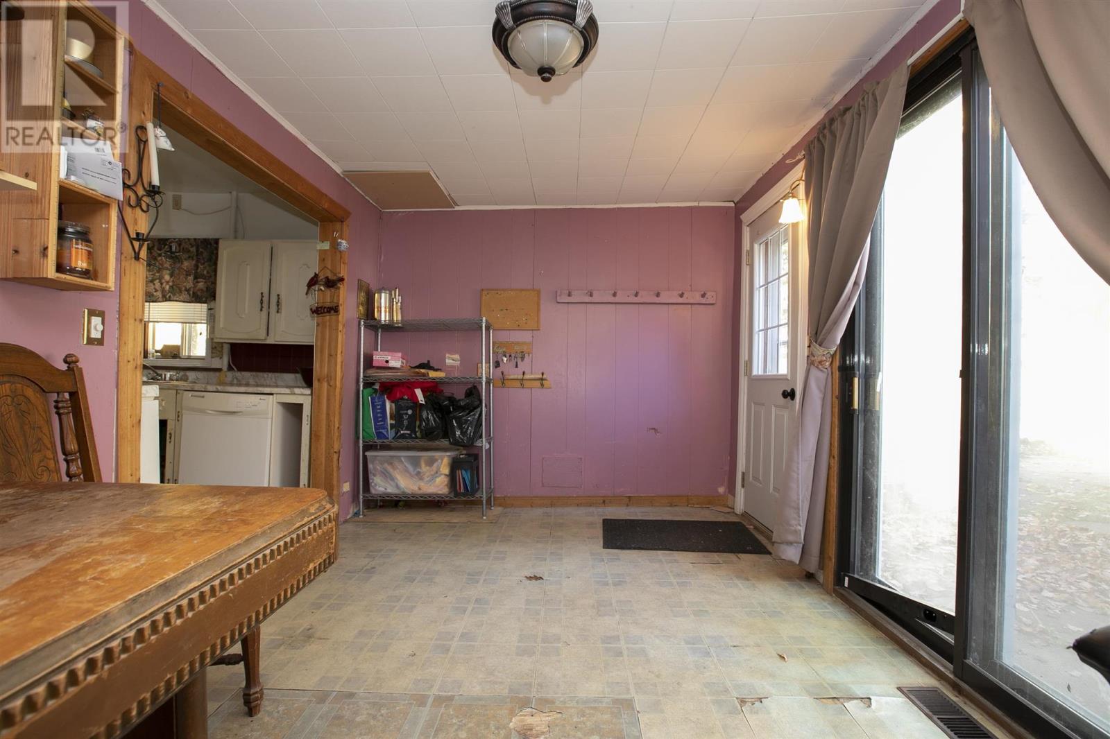 196 Elmwood Ave Property Photo 15