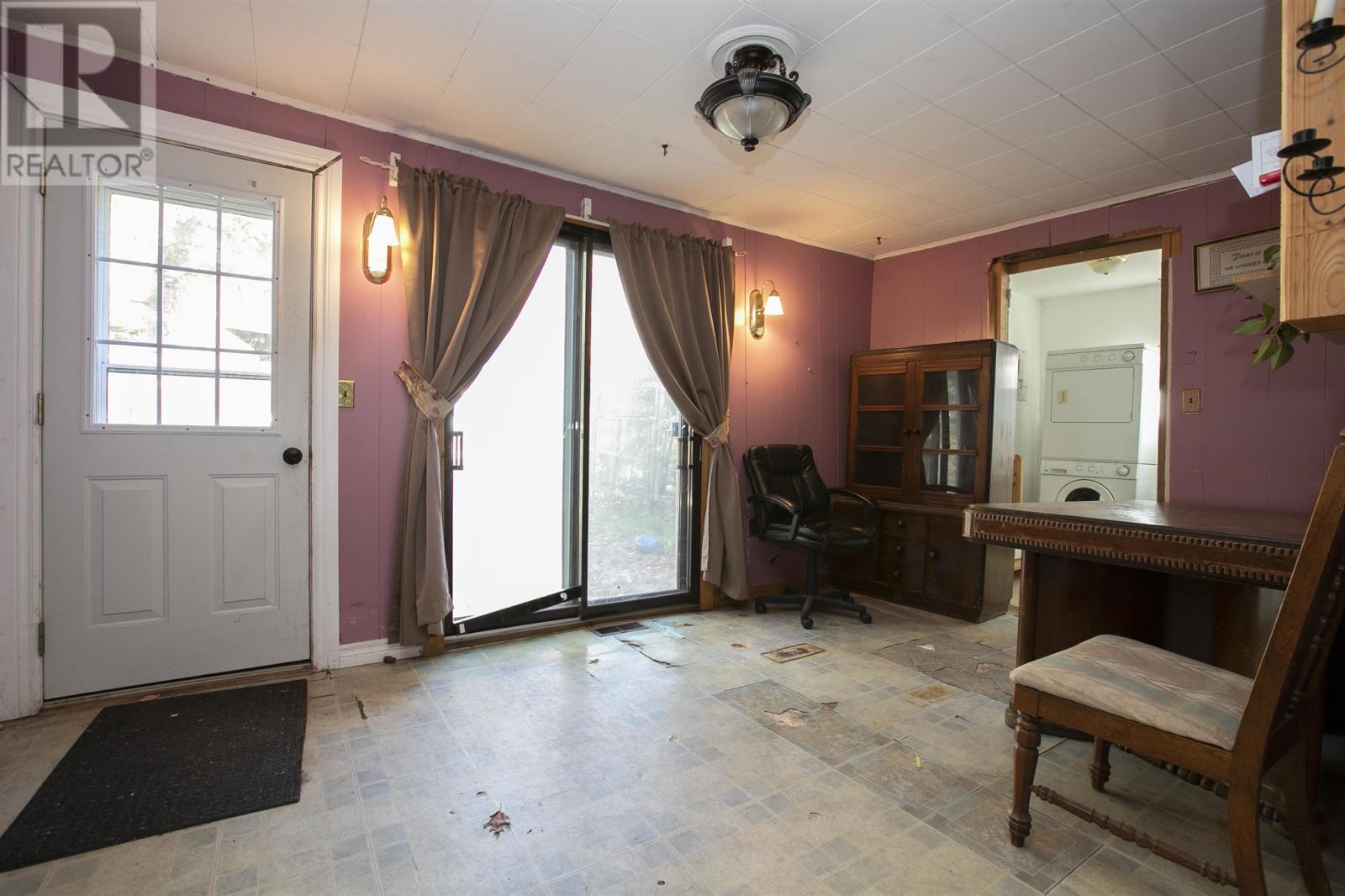 196 Elmwood Ave Property Photo 16