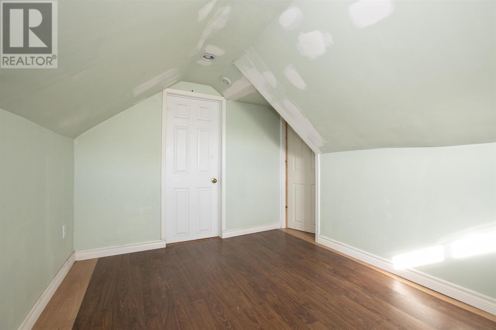 196 Elmwood Ave Property Photo 21