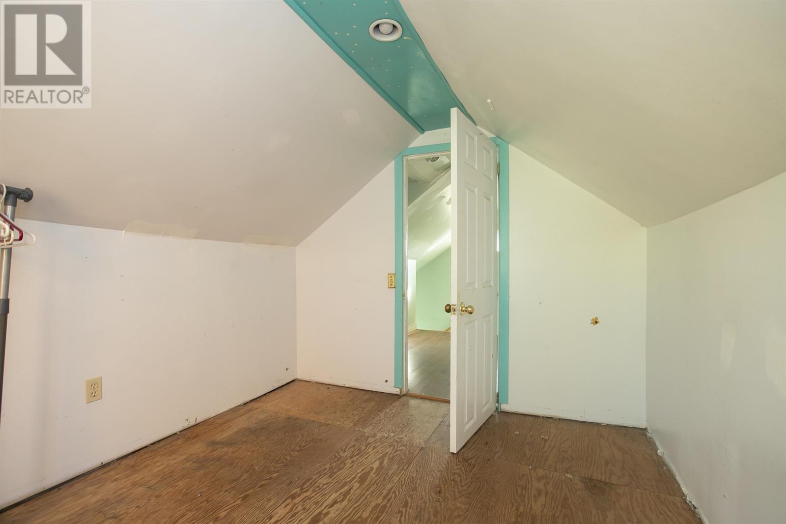 196 Elmwood Ave Property Photo 23