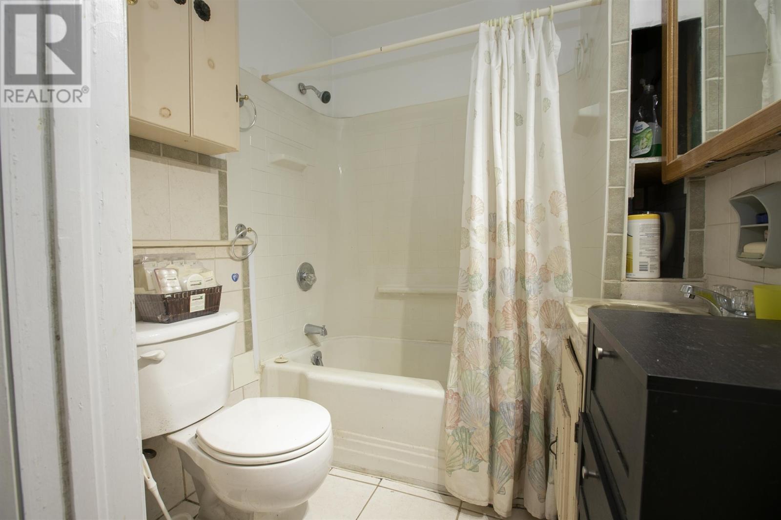 196 Elmwood Ave Property Photo 26