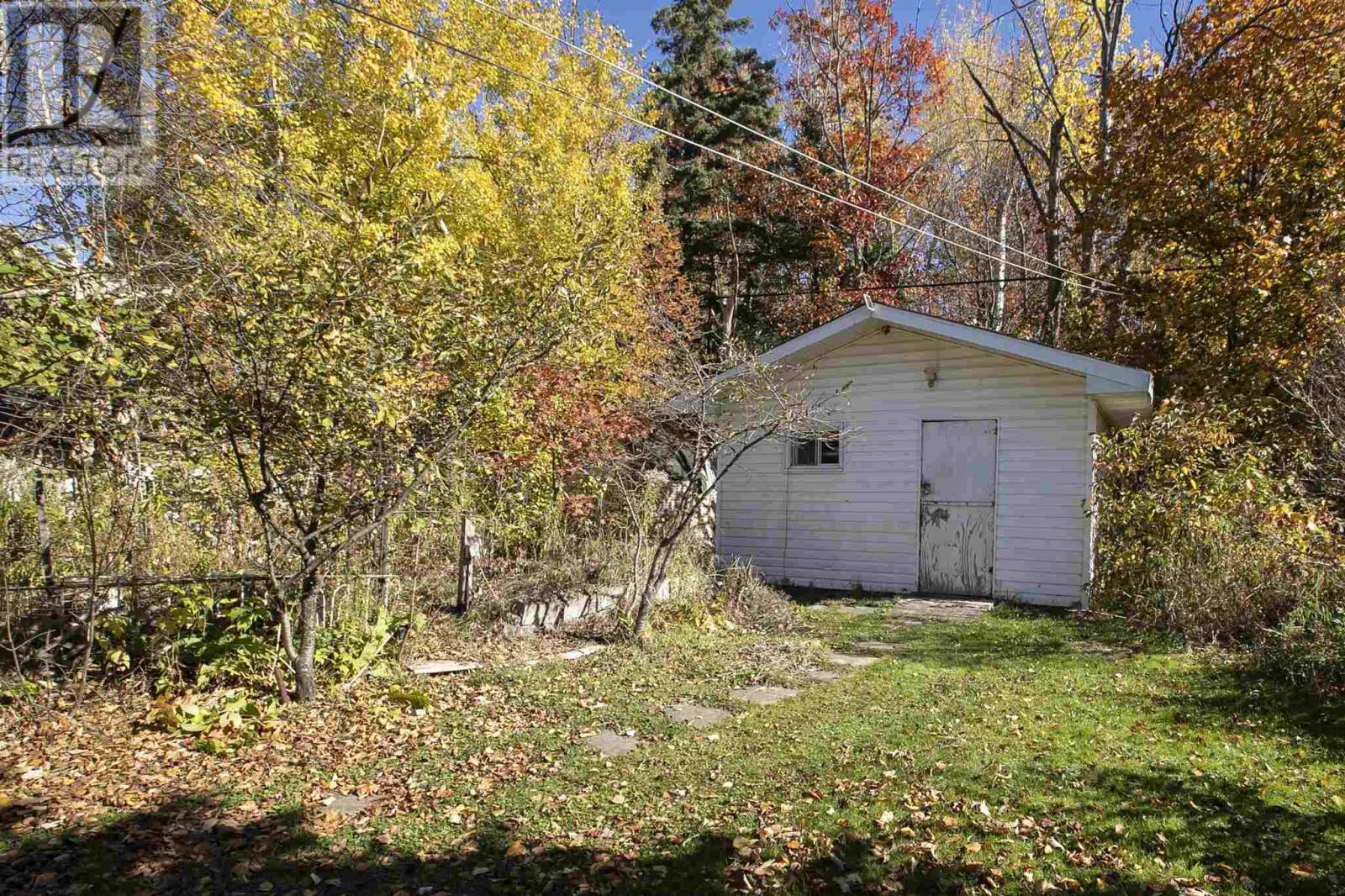 196 Elmwood Ave Property Photo 34