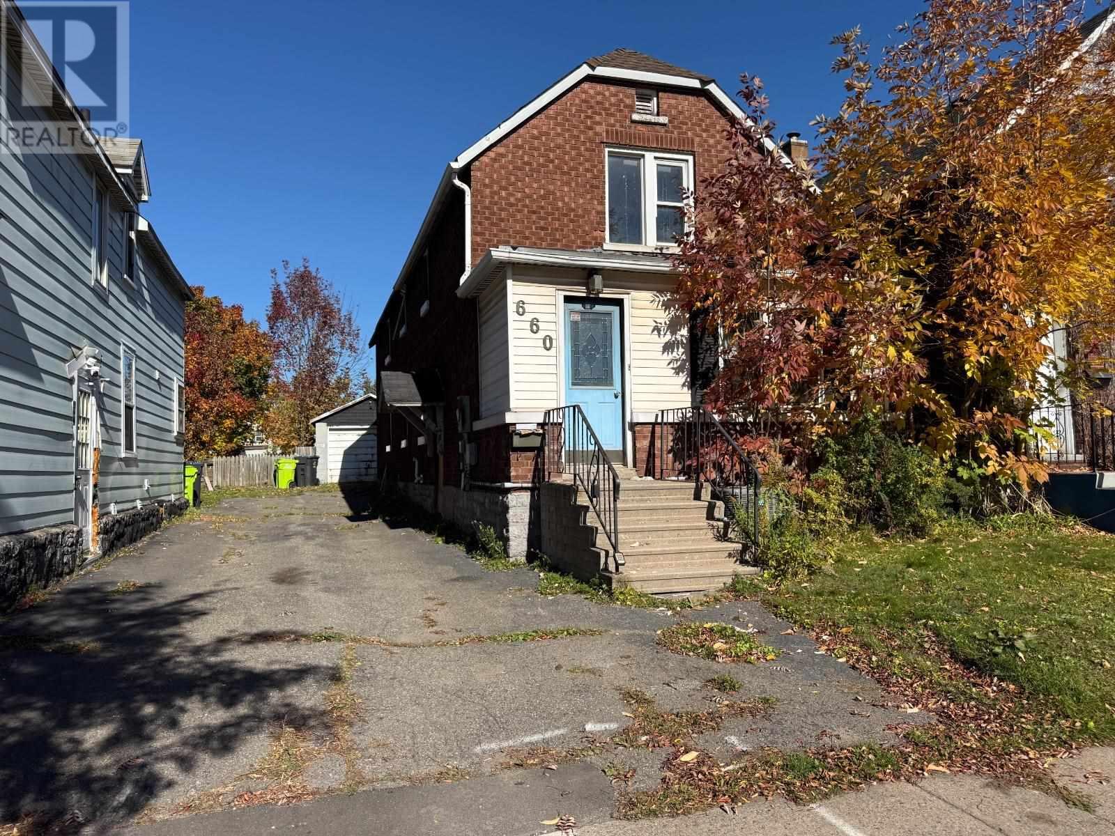 660 Queen St Property Photo 1