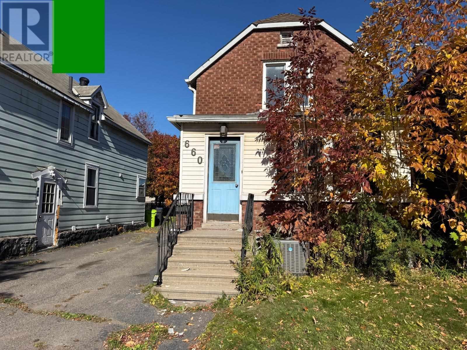 660 Queen St Property Photo 2