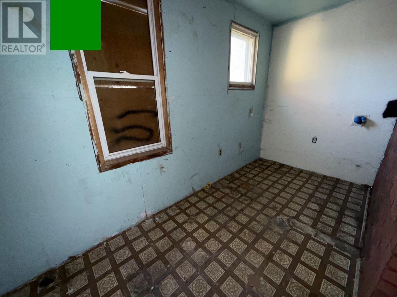 660 Queen St Property Photo 7