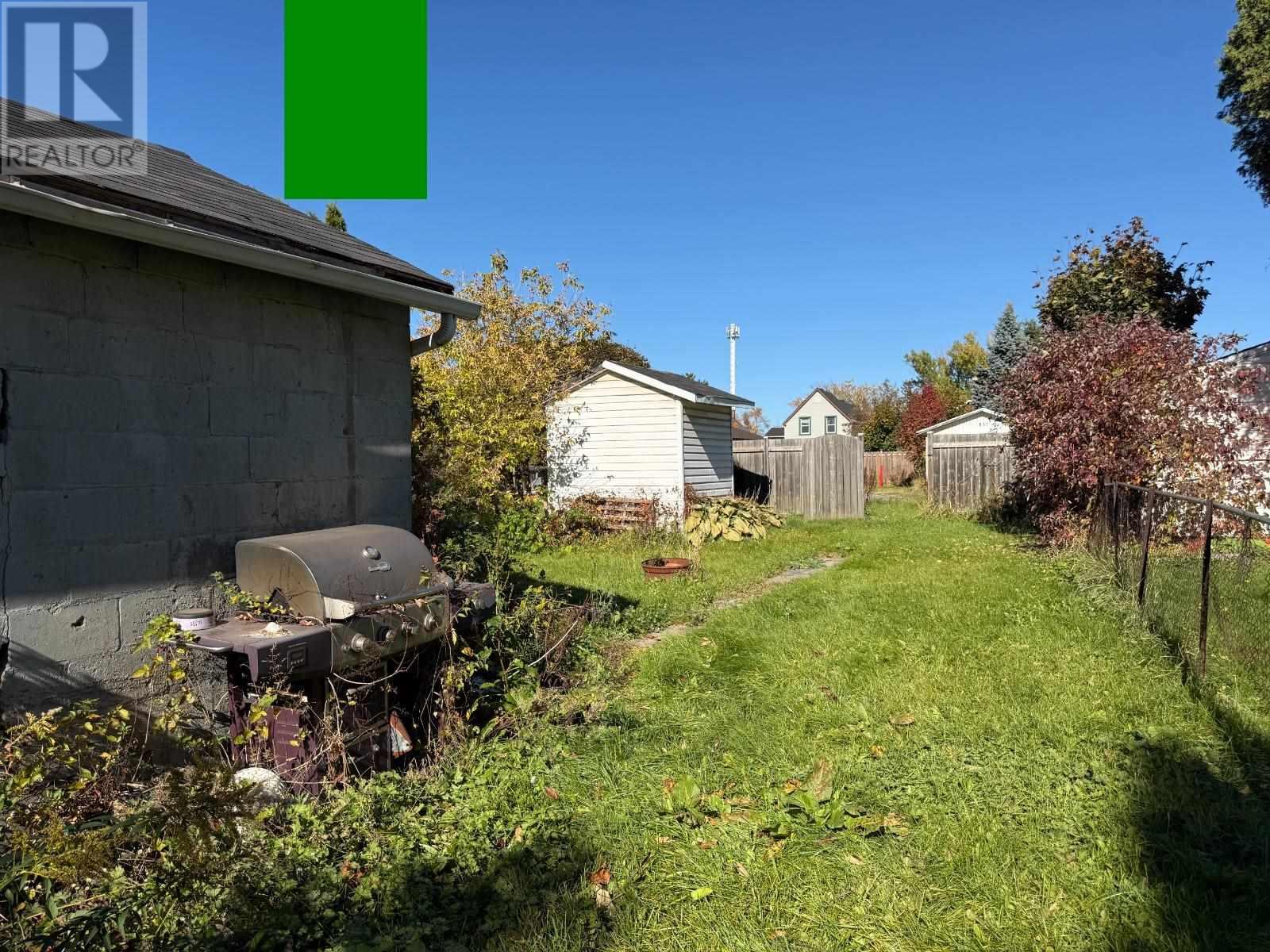 660 Queen St Property Photo 11