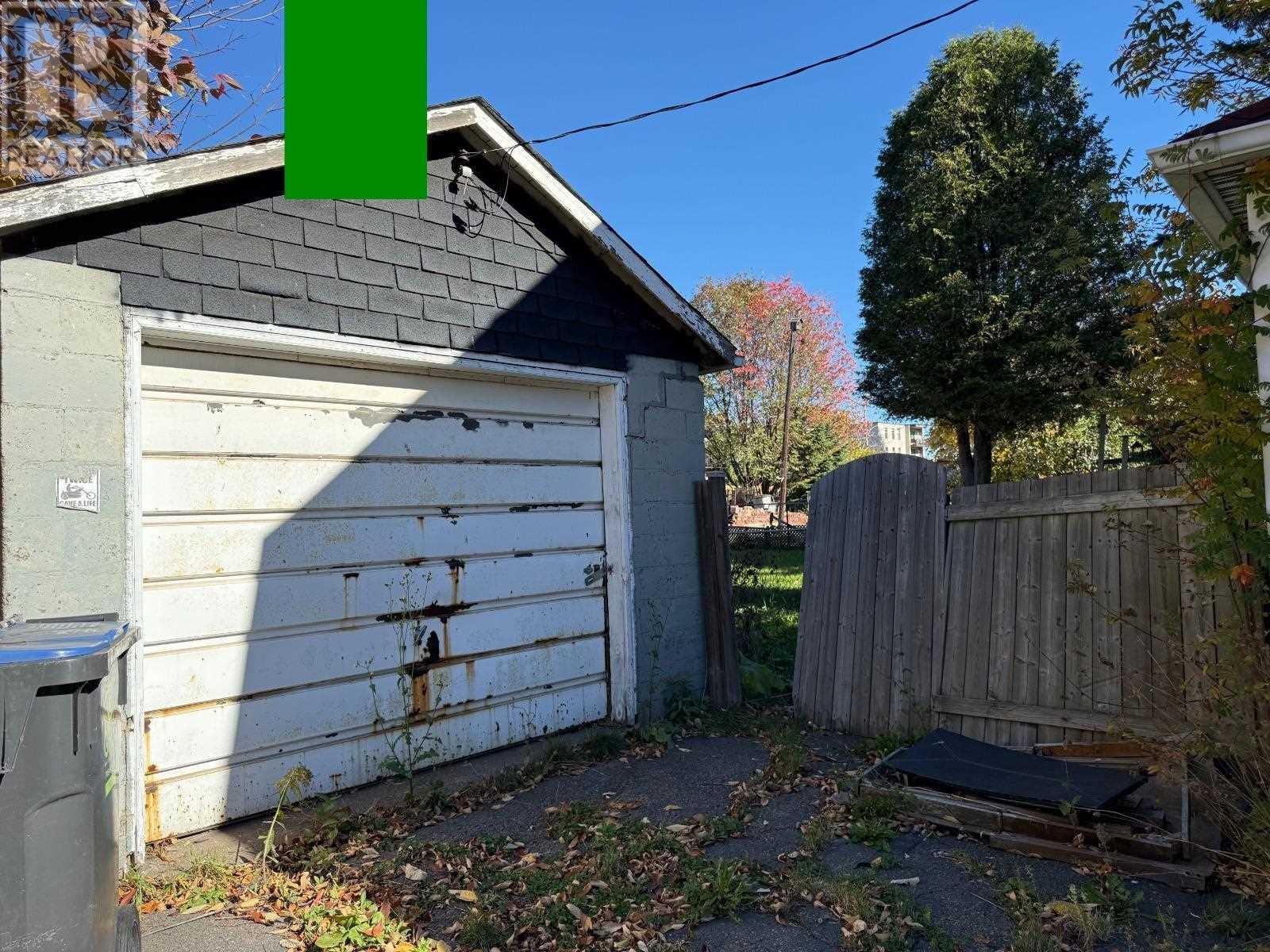 660 Queen St Property Photo 13