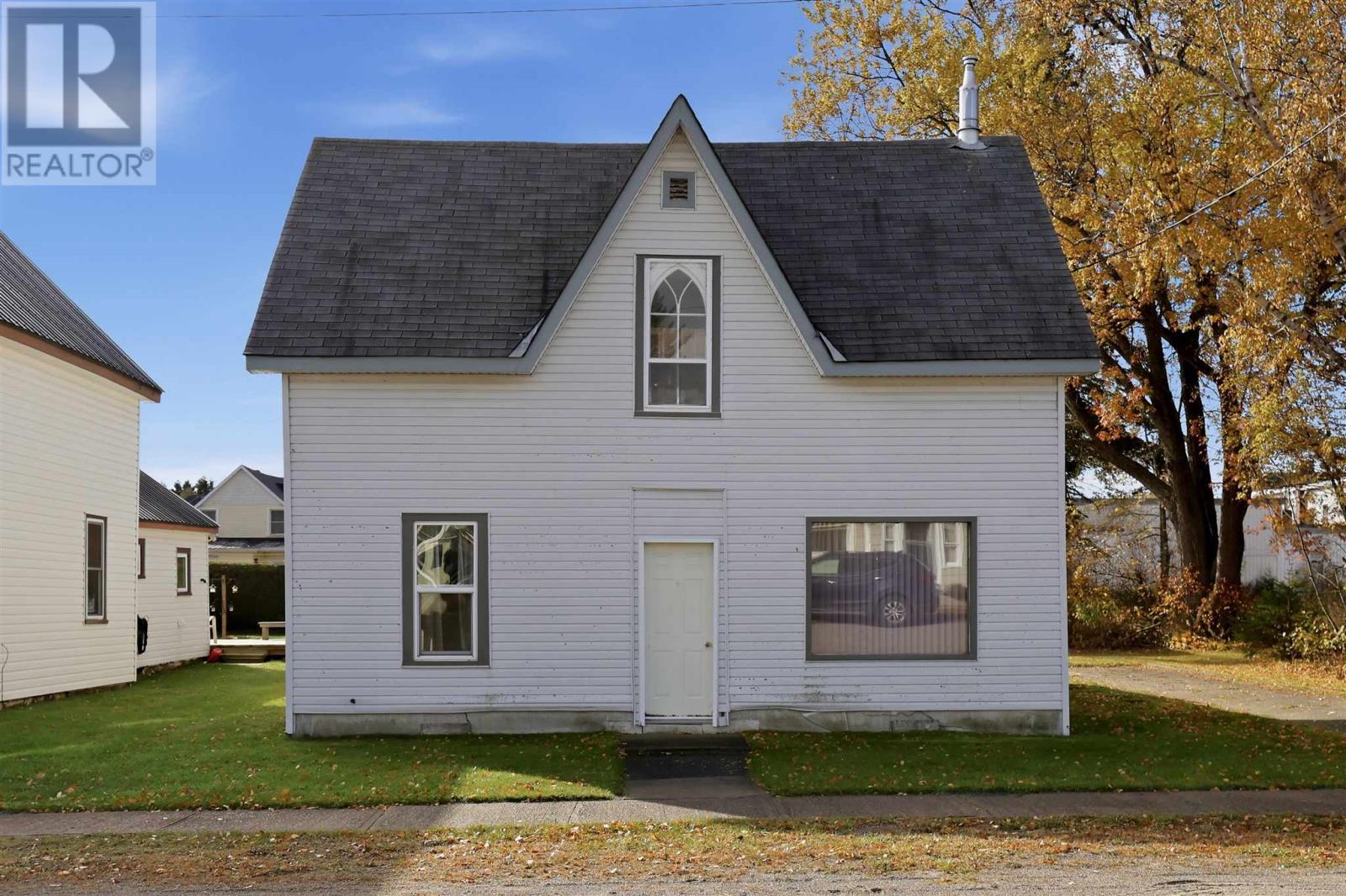 11 Huron St E Property Photo 1