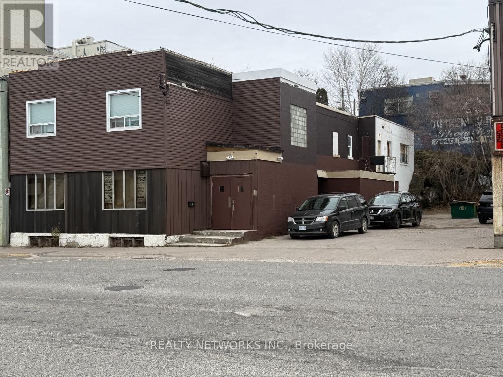 32 Mountjoy Street S Property Photo 1