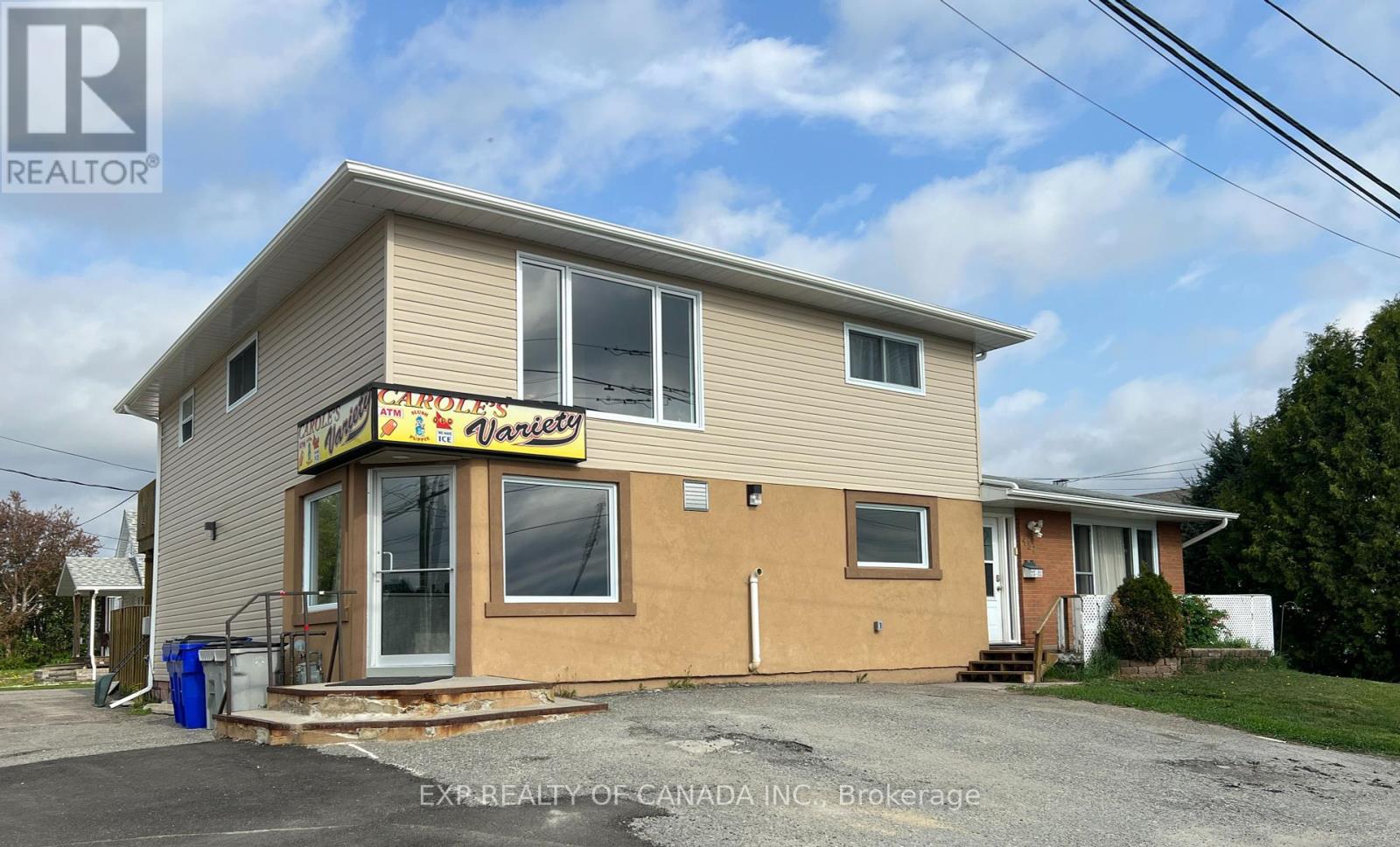 487 Rea Street N Property Photo 1