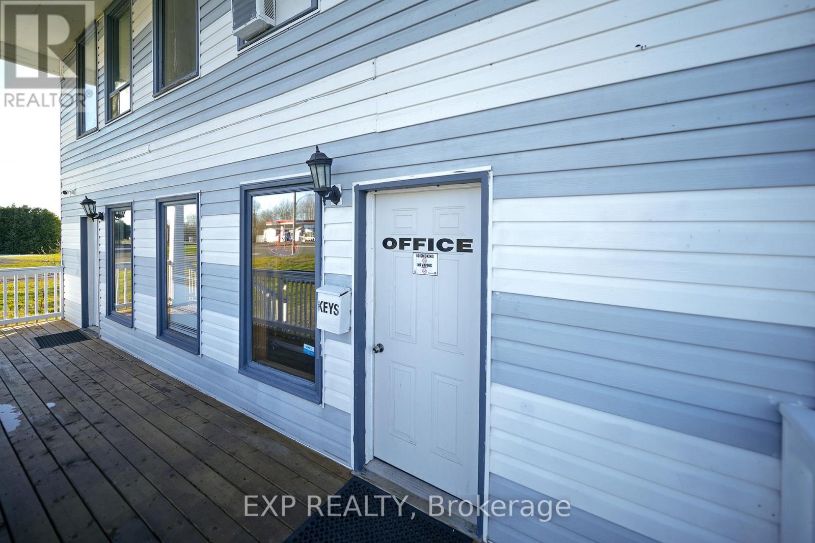 35 Main Street N Property Photo 8
