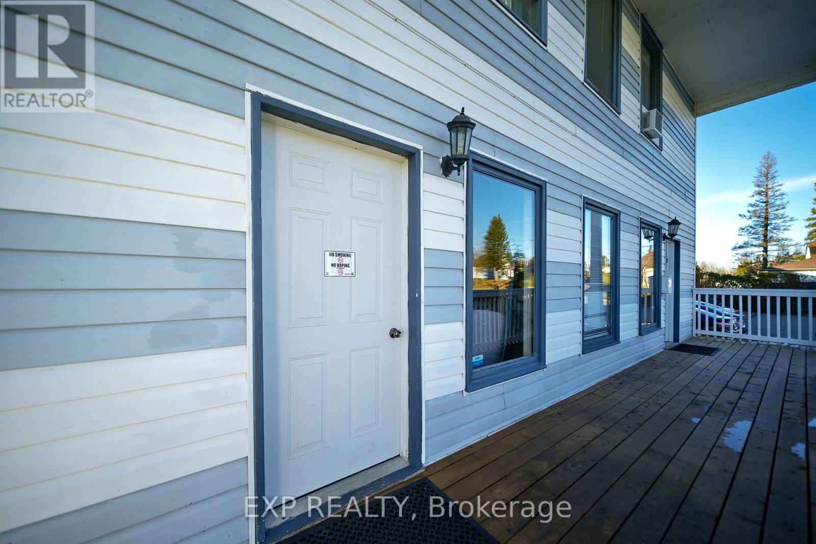 35 Main Street N Property Photo 10