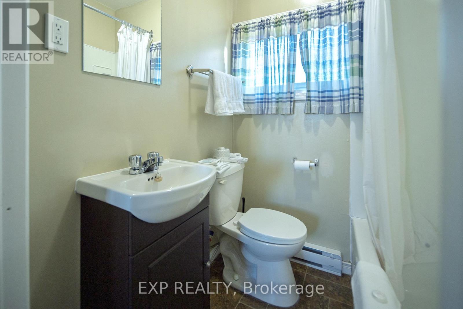 35 Main Street N Property Photo 25