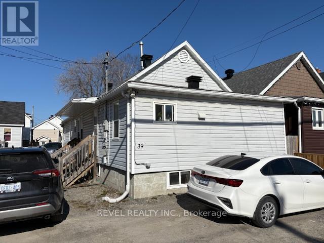 39 MAPLE STREET N Property Photo 1