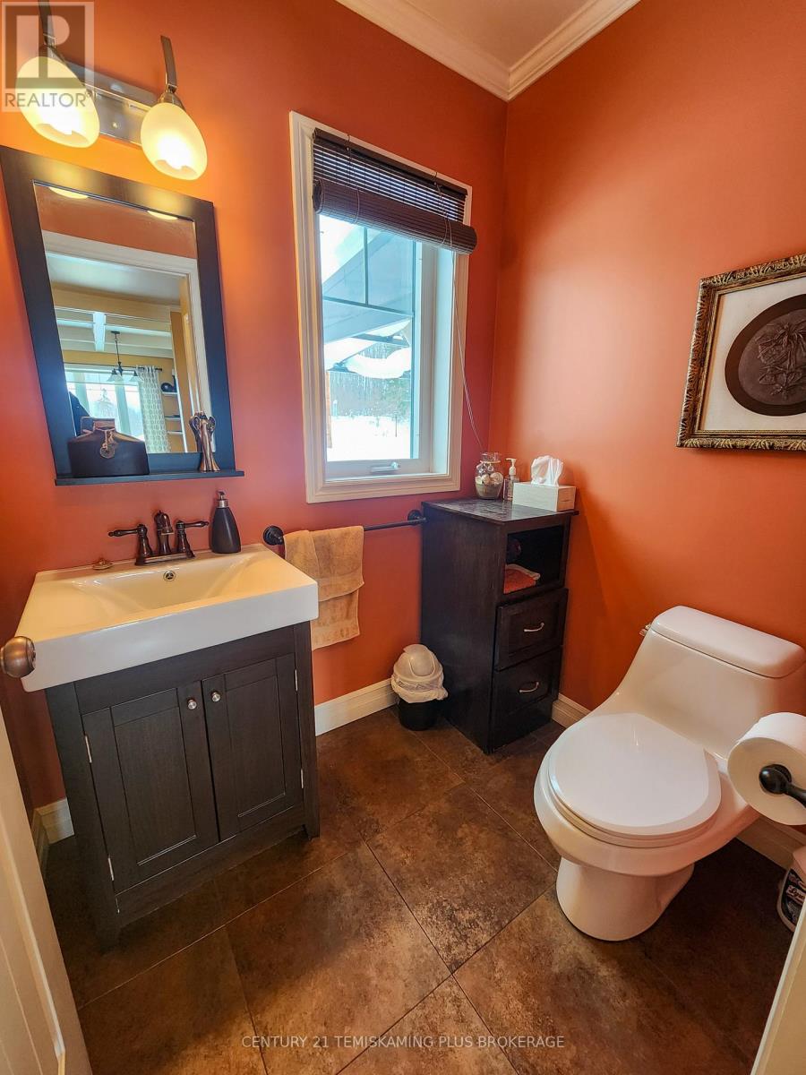331475 Highway 11 Property Photo 6
