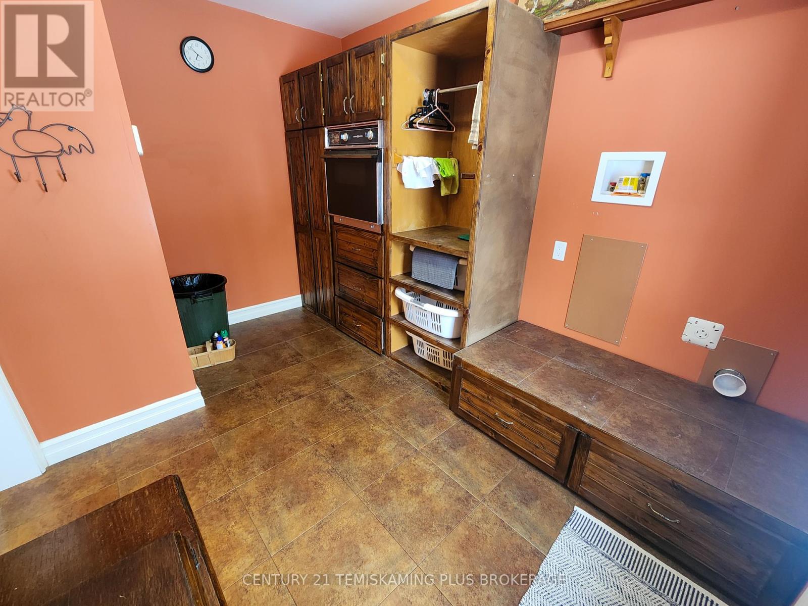 331475 Highway 11 Property Photo 8