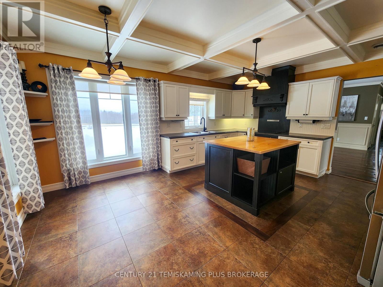 331475 Highway 11 Property Photo 9