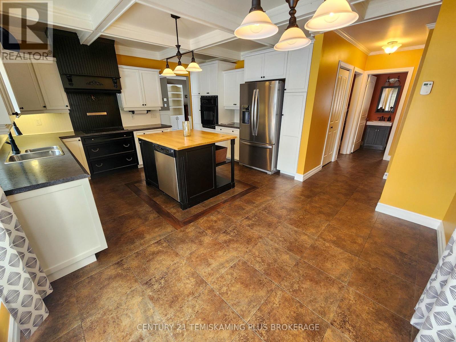 331475 Highway 11 Property Photo 10