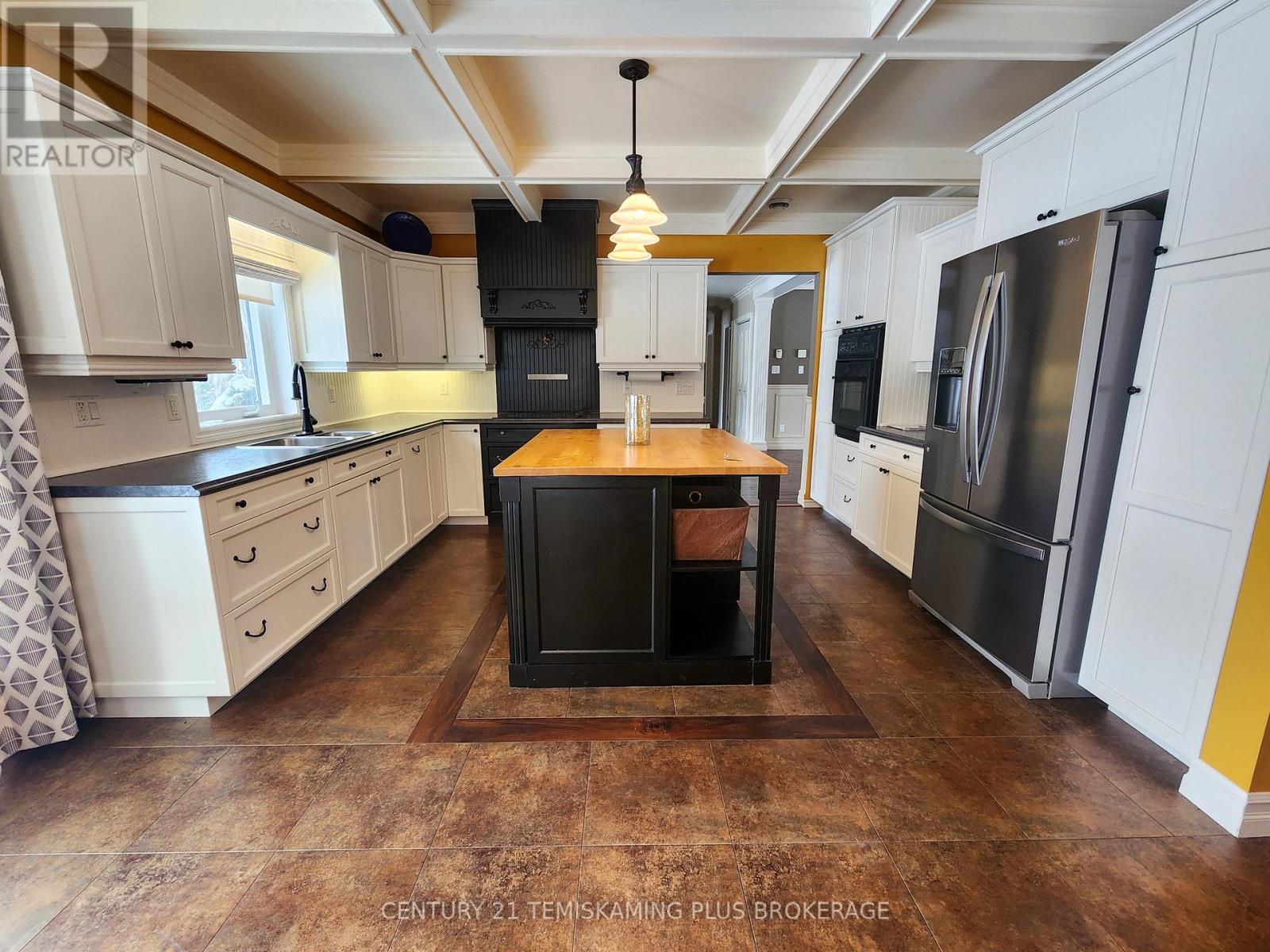 331475 Highway 11 Property Photo 11