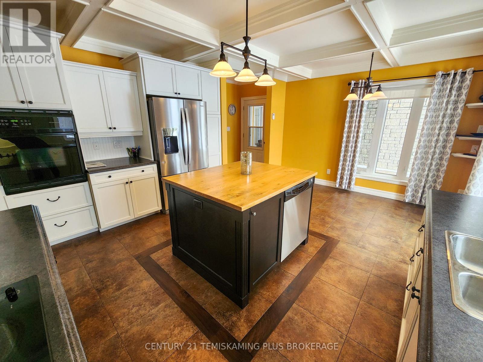 331475 Highway 11 Property Photo 12