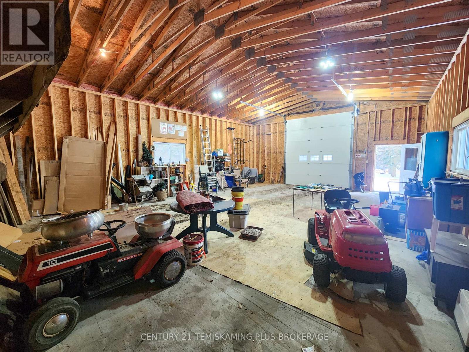 331475 Highway 11 Property Photo 38