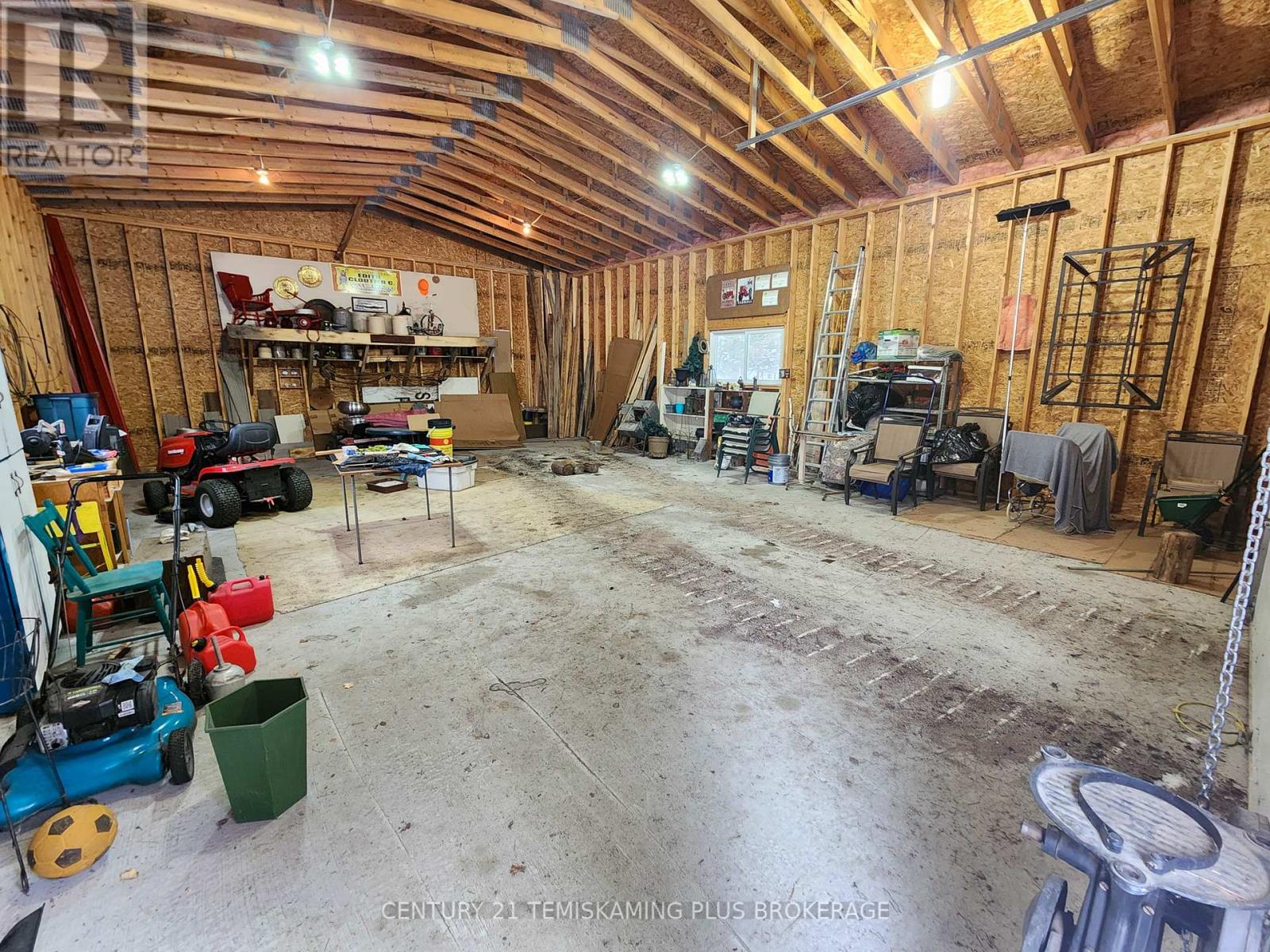 331475 Highway 11 Property Photo 40