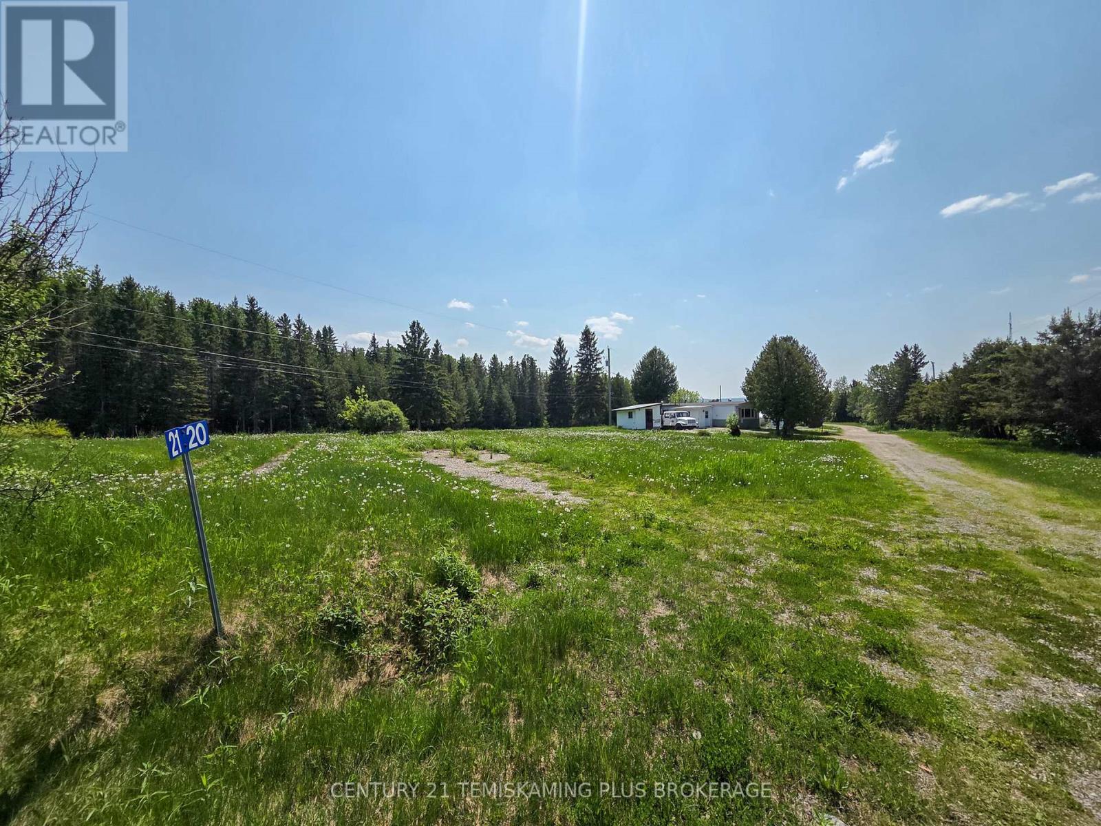 722056 R J Drive Property Photo 22