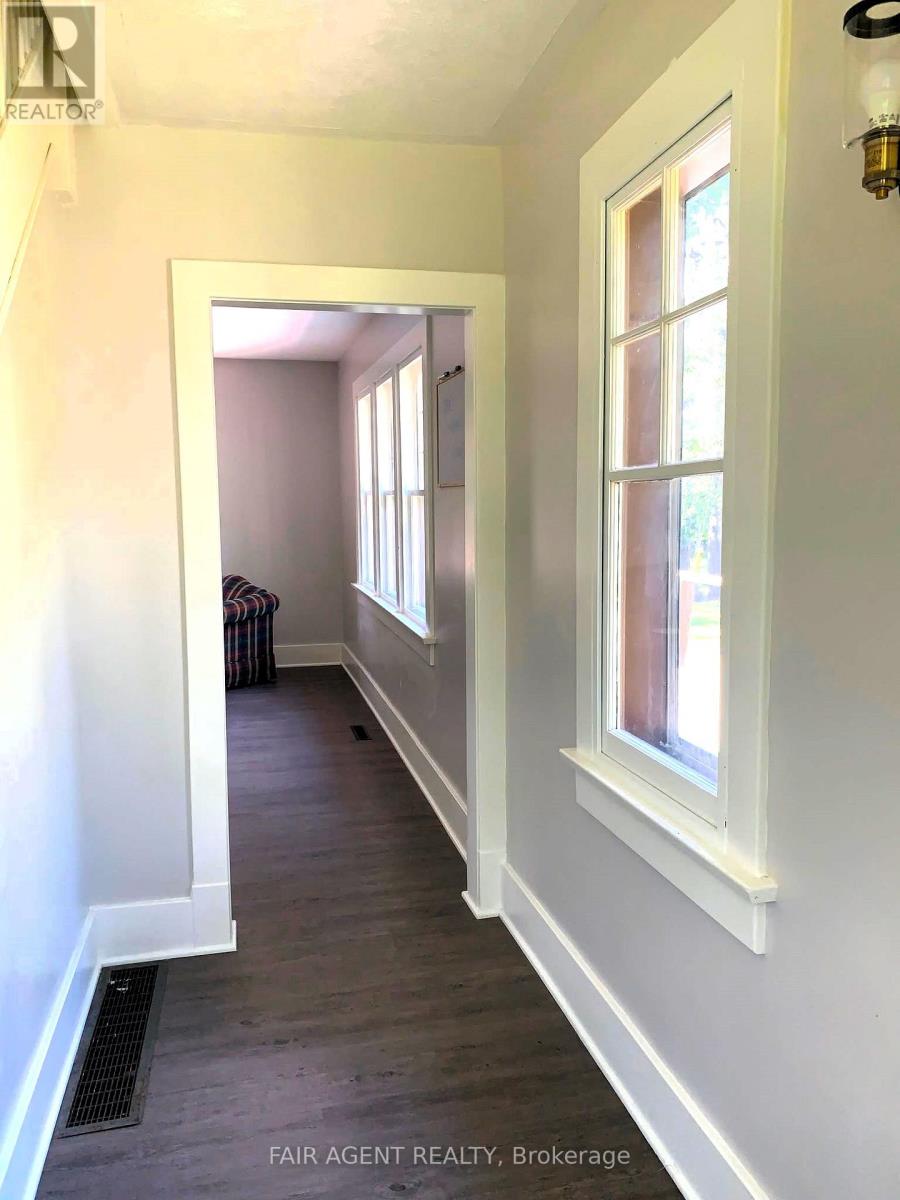 975140 Silver Centre Road Property Photo 9