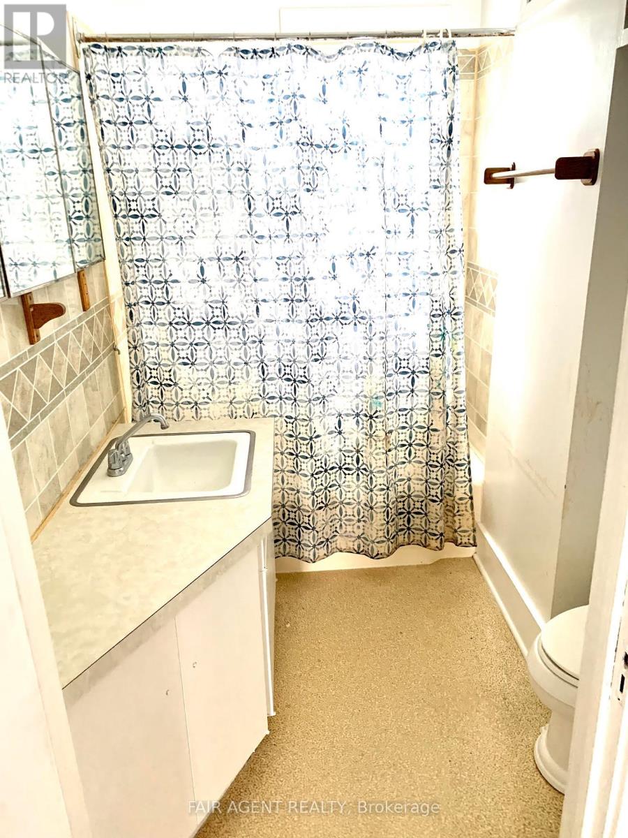 975140 Silver Centre Road Property Photo 14