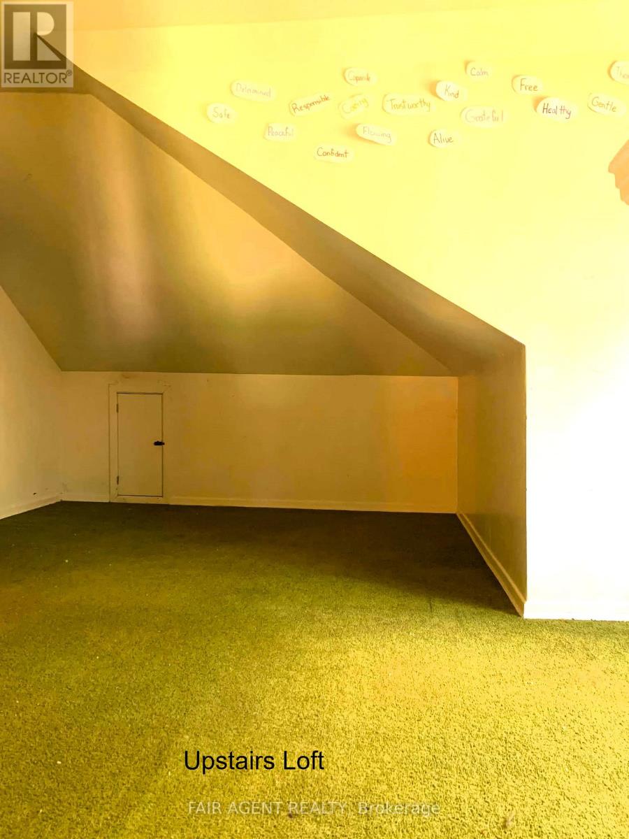 975140 Silver Centre Road Property Photo 16