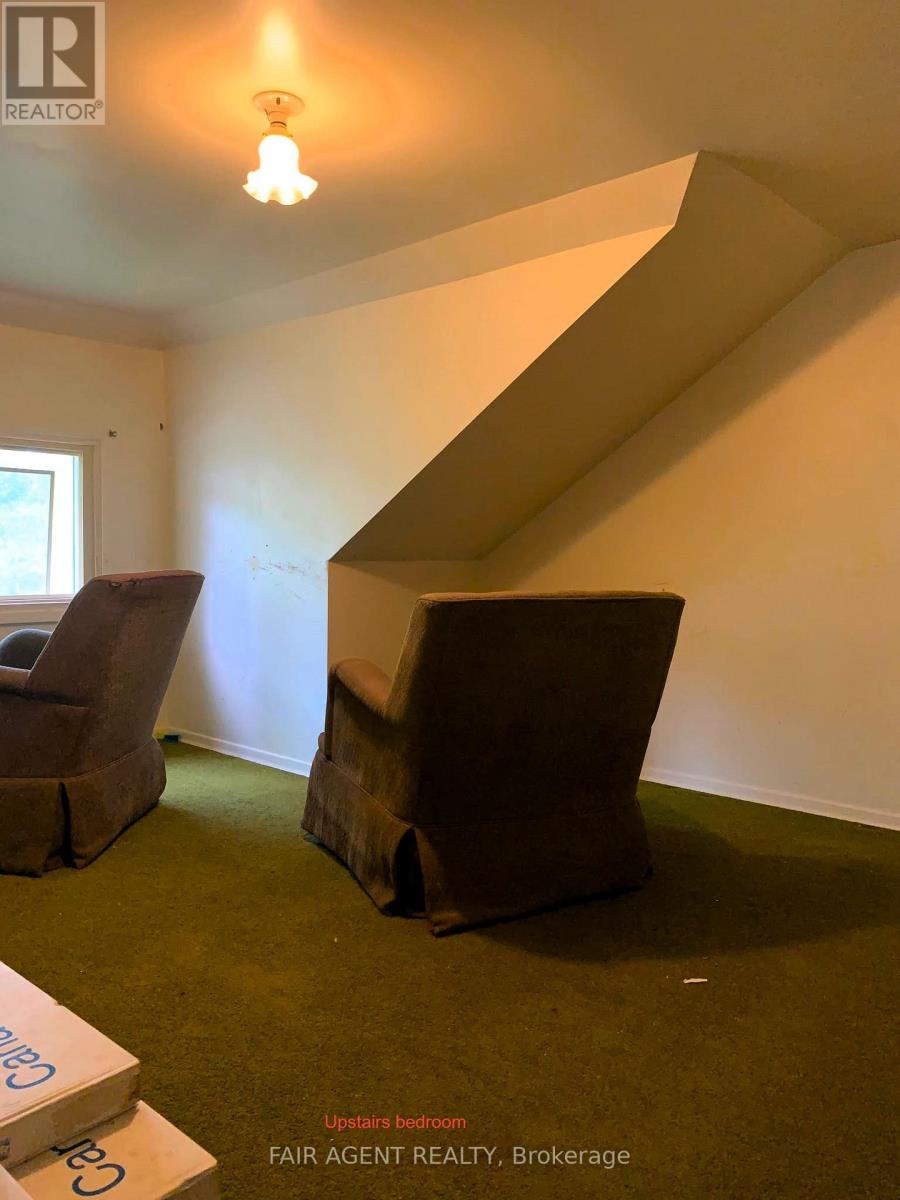 975140 Silver Centre Road Property Photo 18