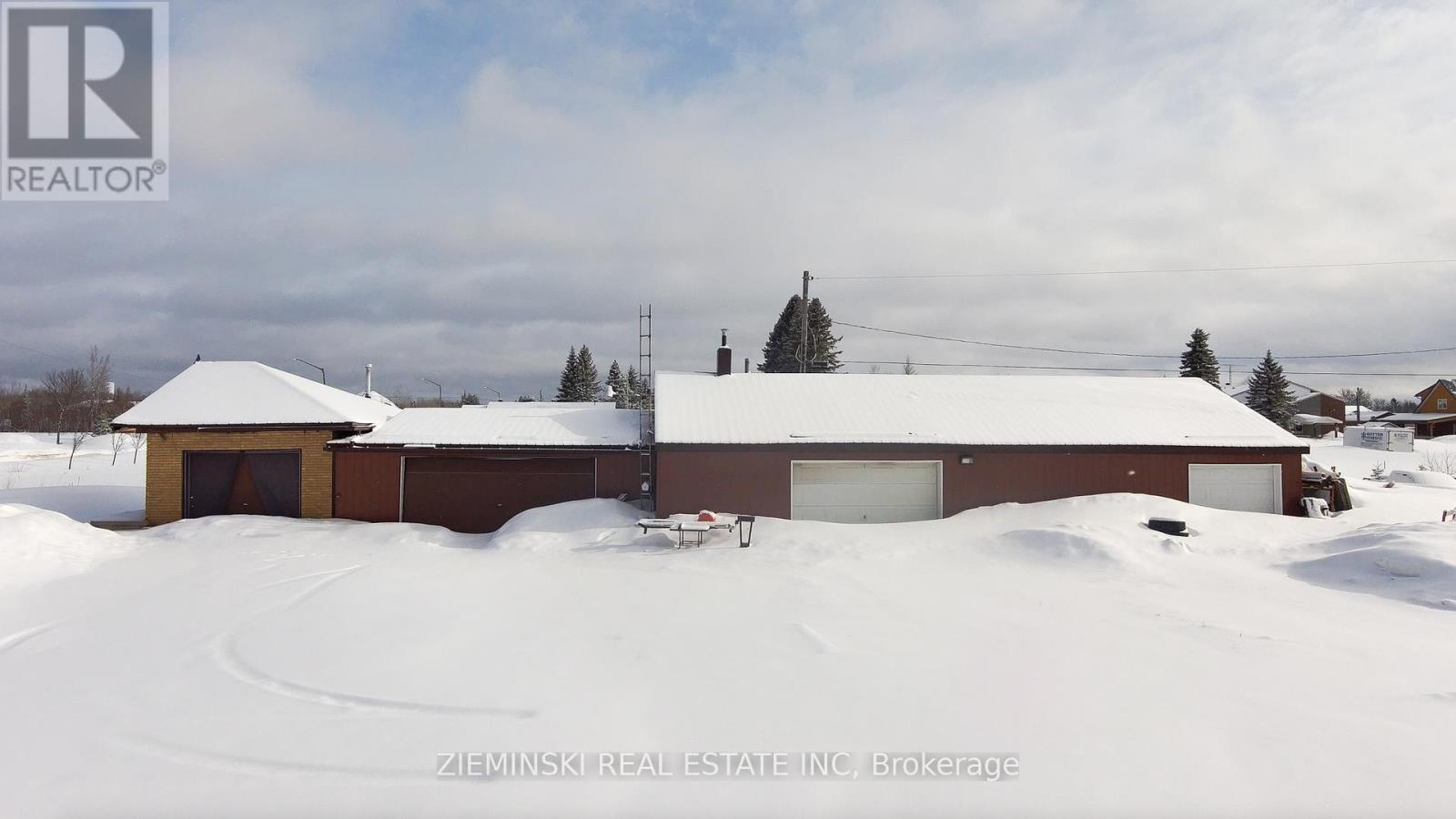 711 Ambridge Drive Property Photo 8