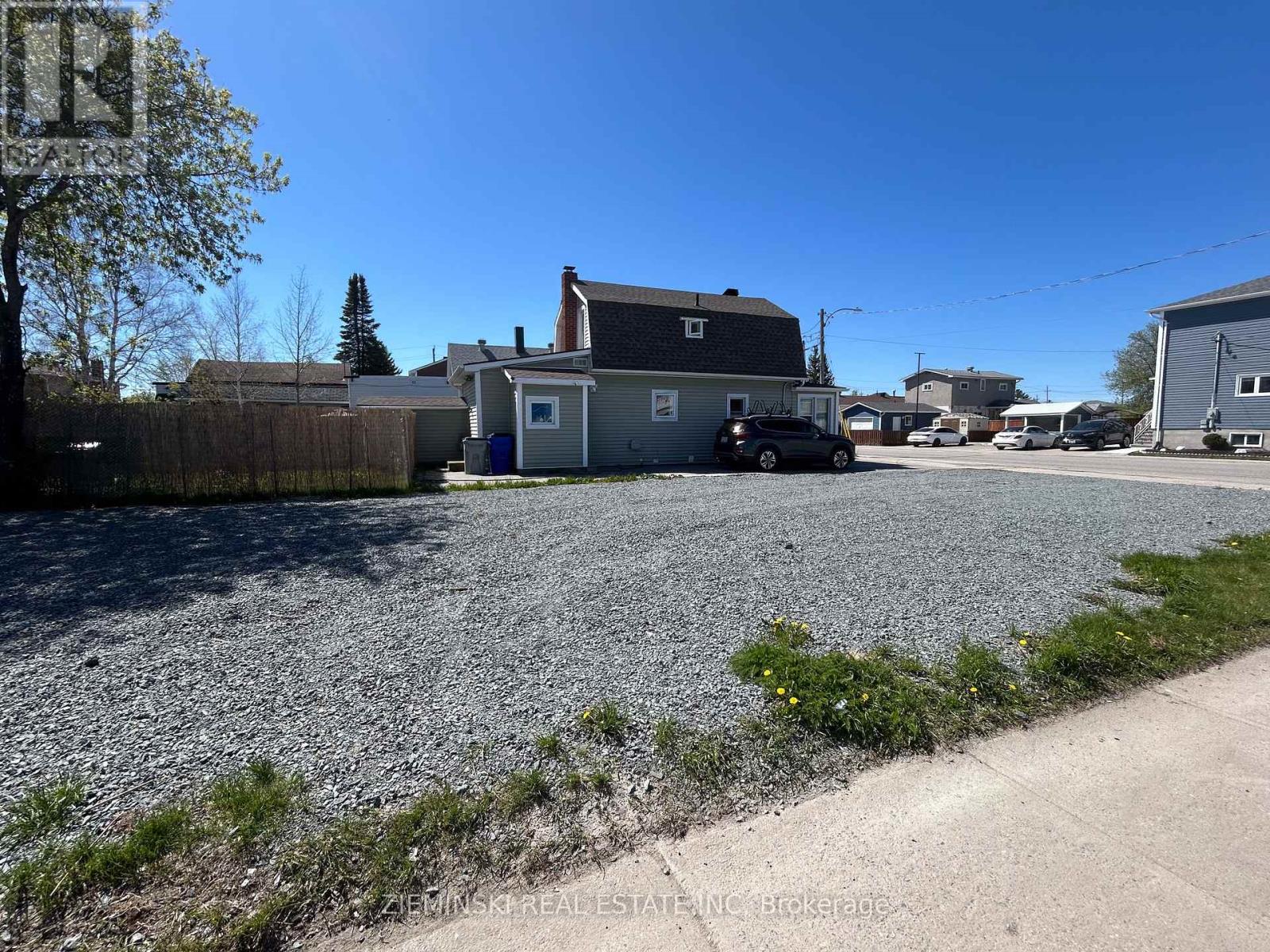 269 Kimberley Avenue Property Photo 2