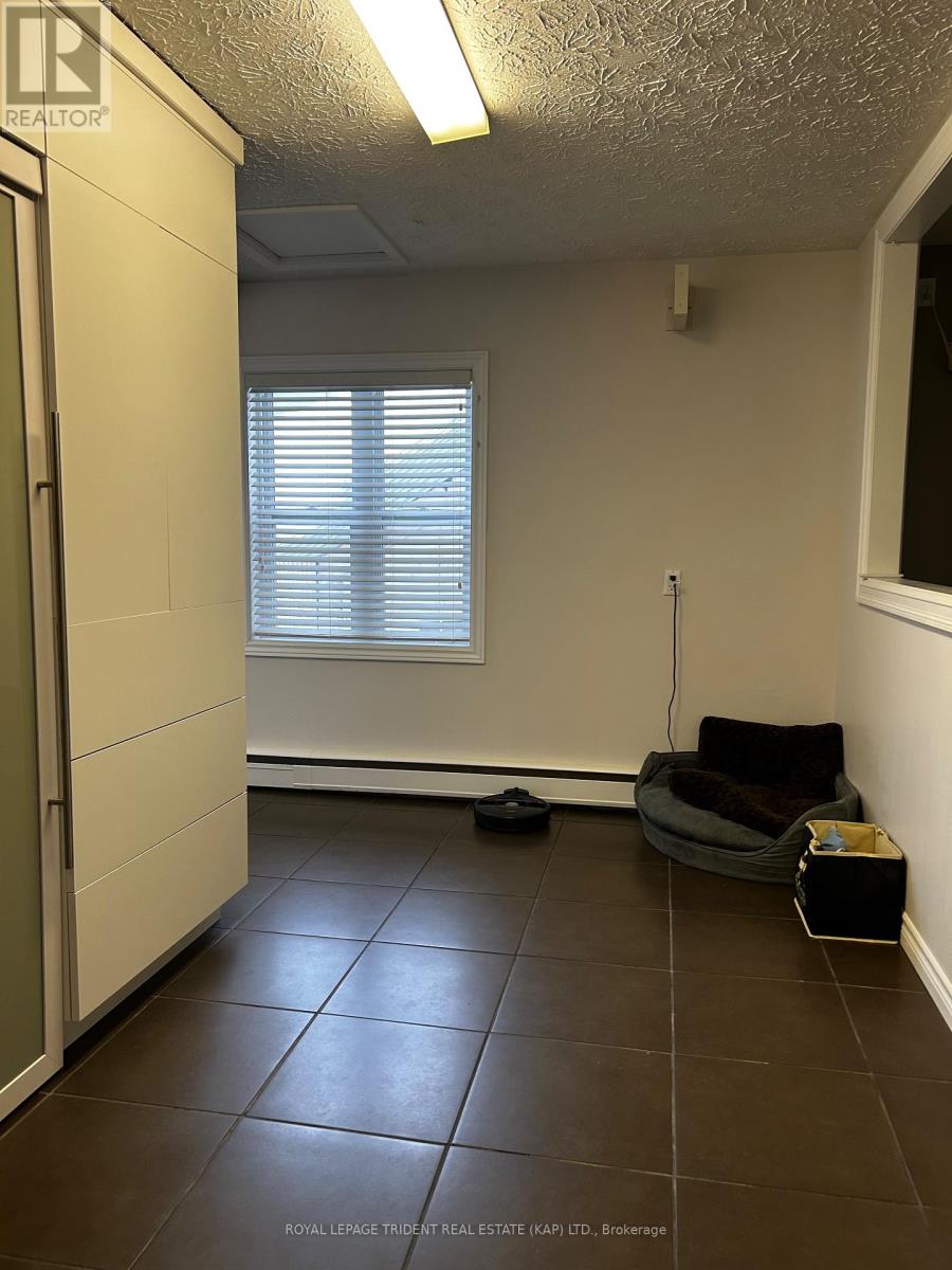 10 Cain Avenue E Property Photo 9