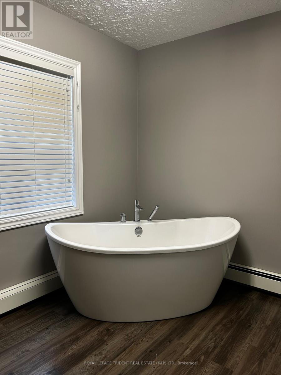 10 Cain Avenue E Property Photo 12