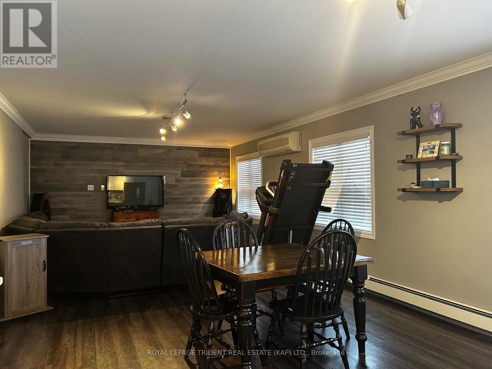 10 Cain Avenue E Property Photo 20