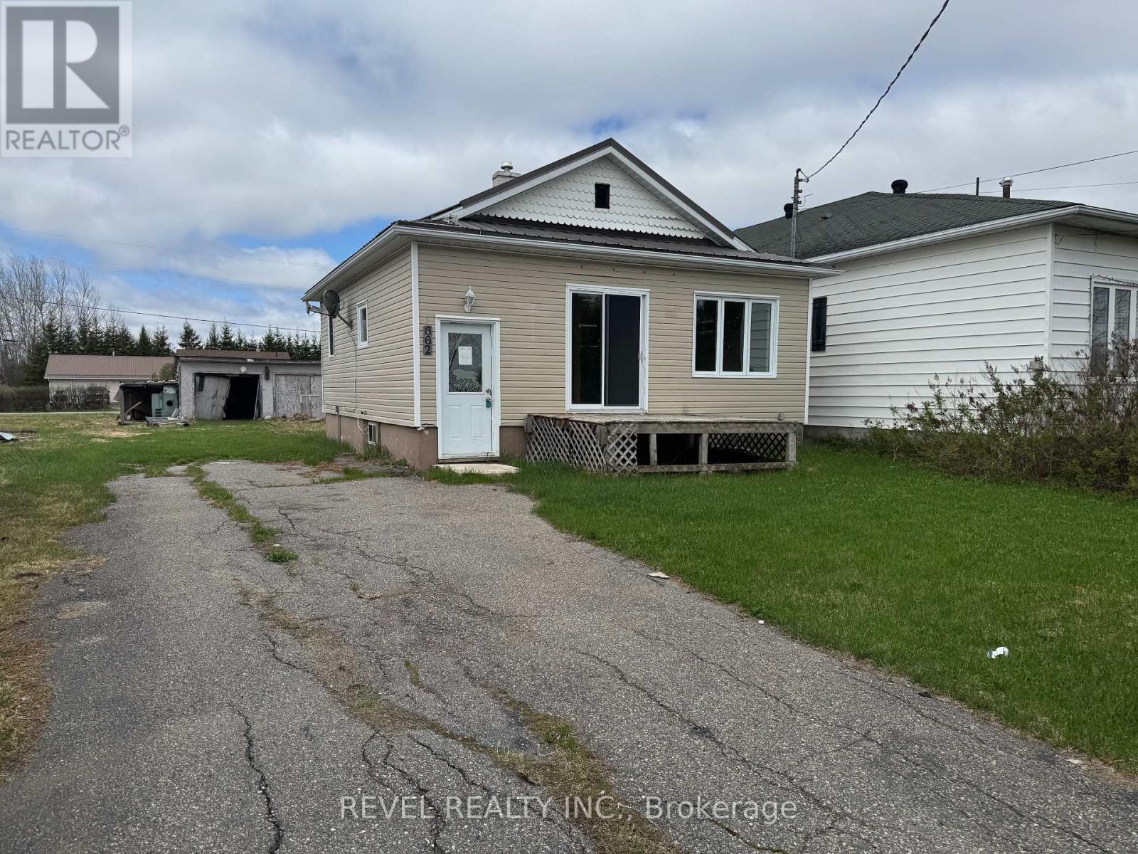 662 Gleason Avenue Property Photo 1