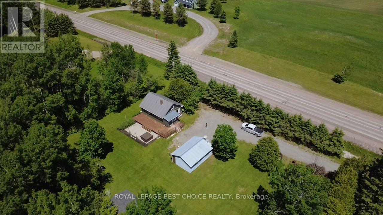 335232 Highway 11 N Property Photo 1