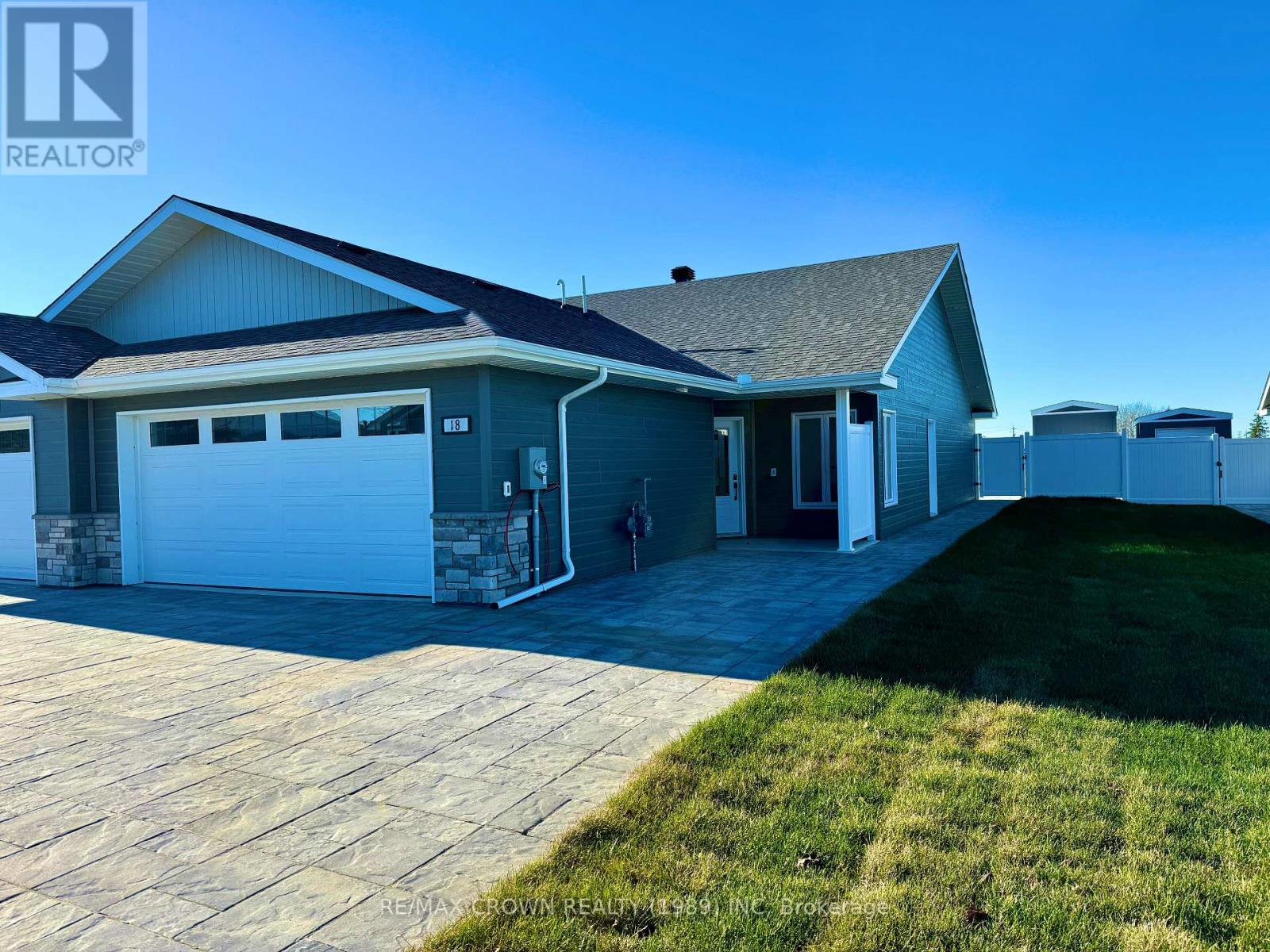 18 Golf Street Property Photo 1