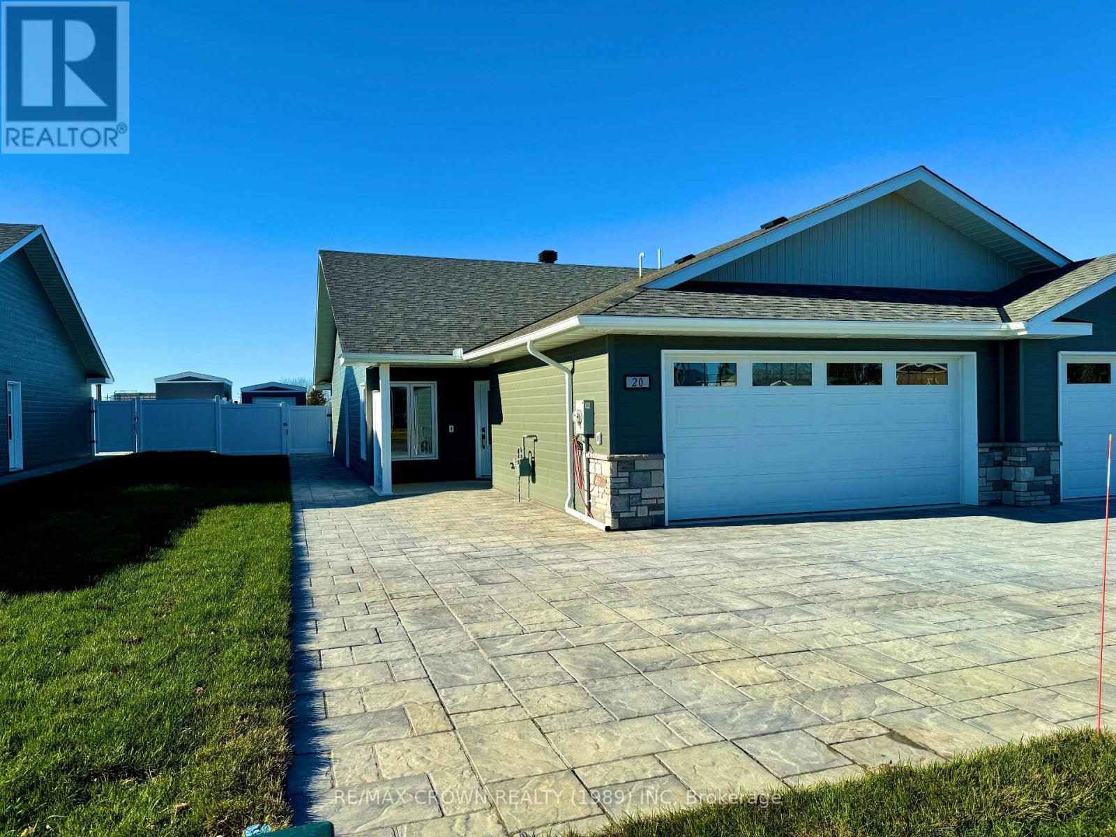 20 Golf Street Property Photo 1