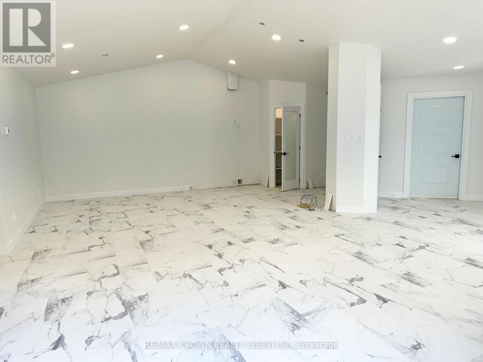 20 Golf Street Property Photo 6