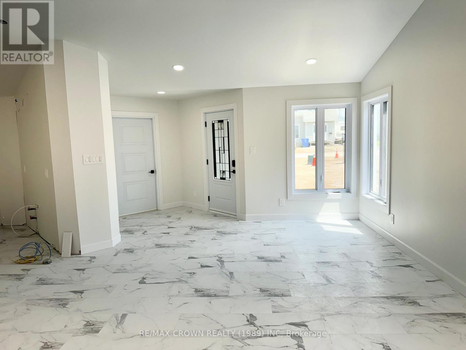 20 Golf Street Property Photo 7