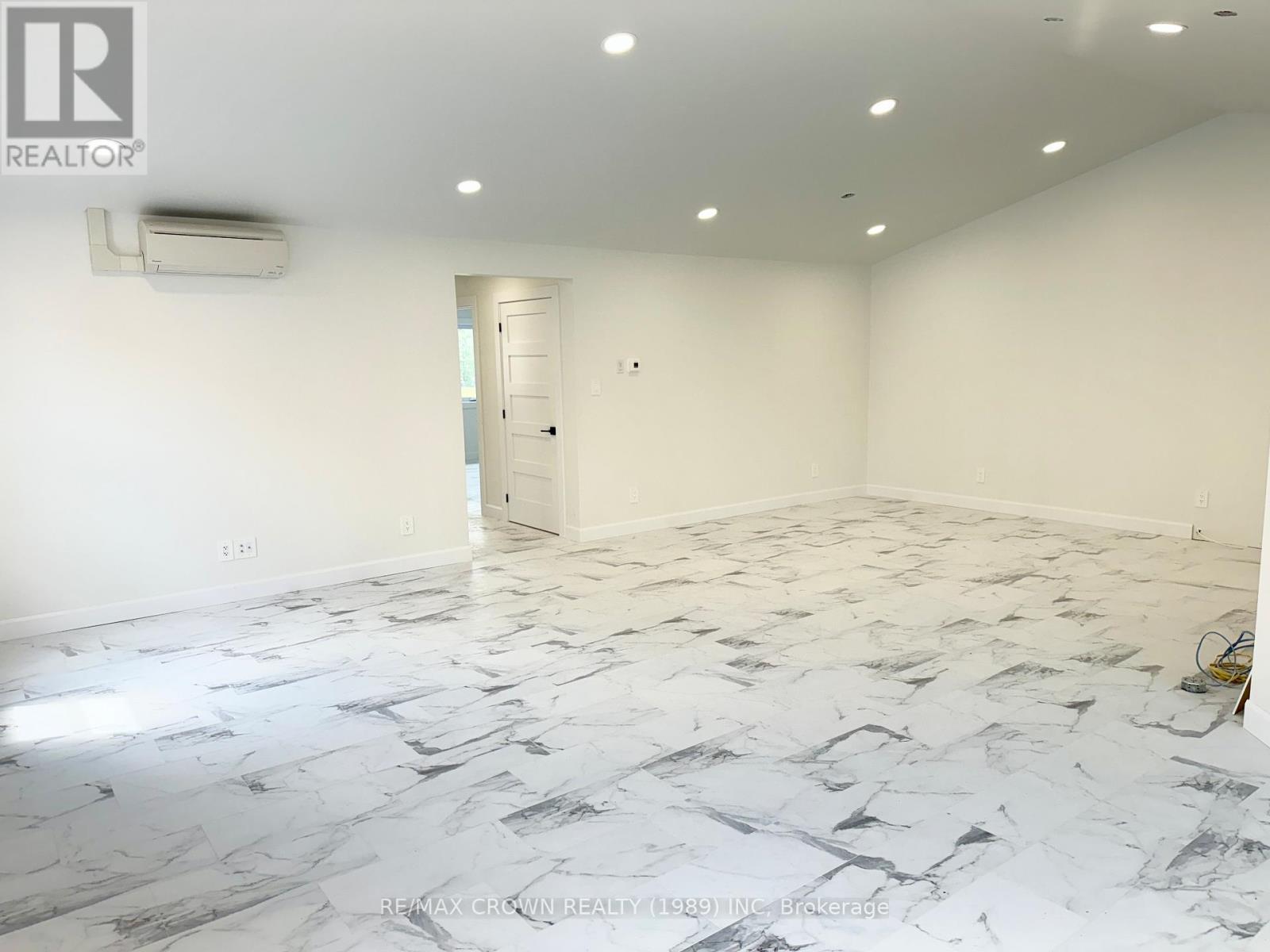 20 Golf Street Property Photo 8