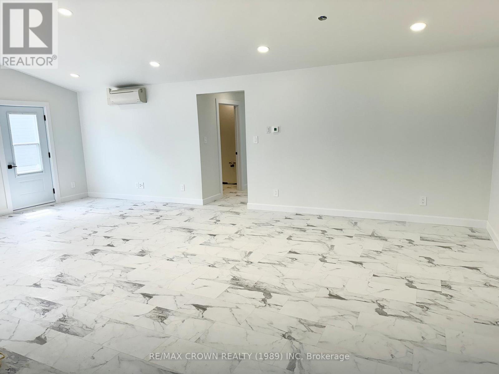 20 Golf Street Property Photo 9