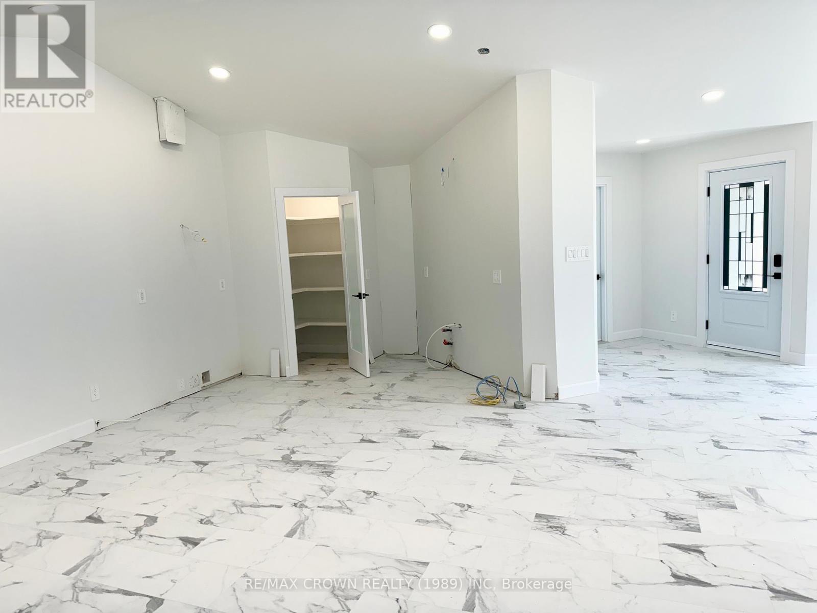 20 Golf Street Property Photo 10