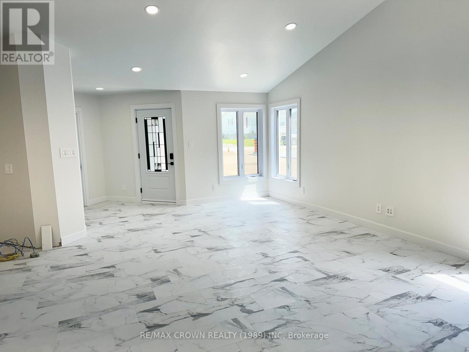 20 Golf Street Property Photo 11