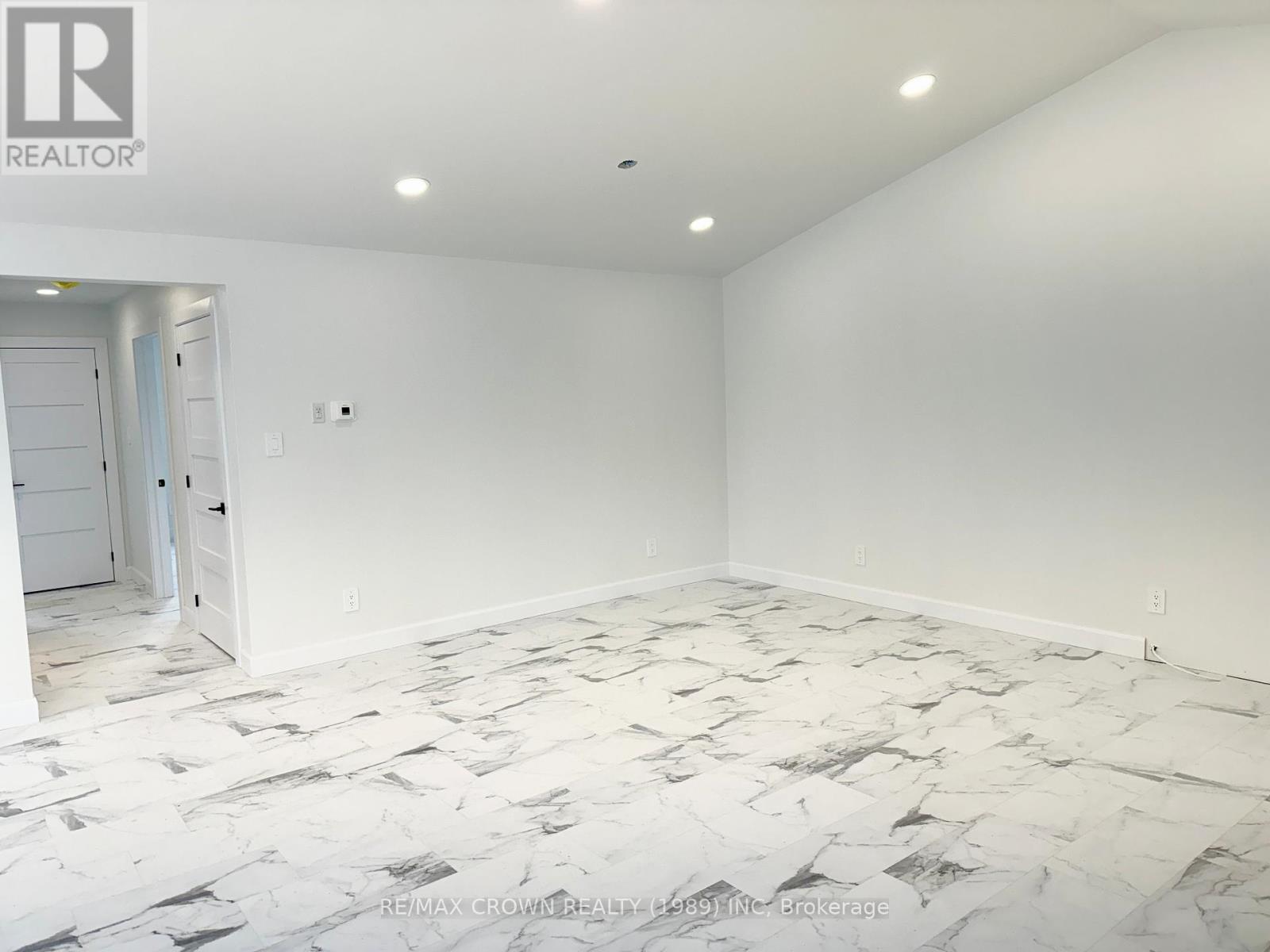 20 Golf Street Property Photo 12